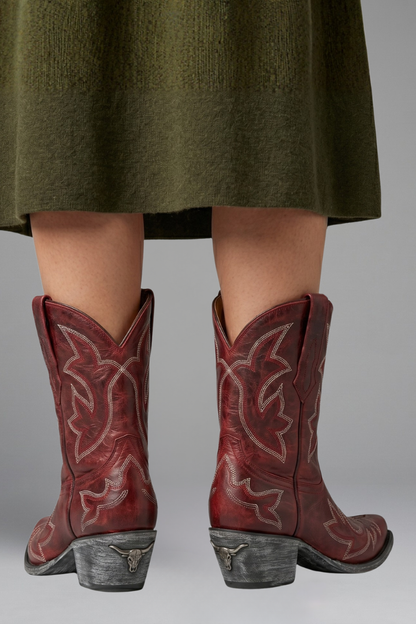 Women's Boots with Embroidered Detailing for All-Season Wear