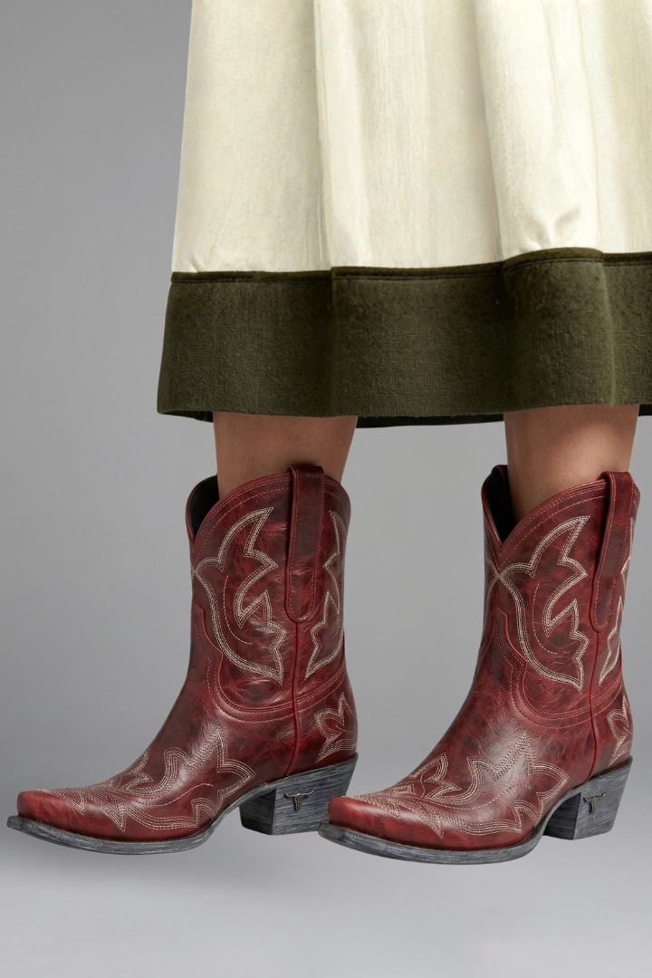 Women's Boots with Embroidered Detailing for All-Season Wear