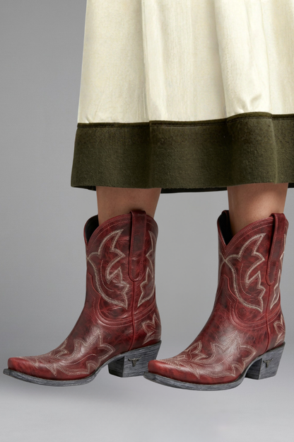 Women's Boots with Embroidered Detailing for All-Season Wear