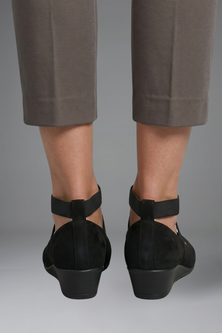 Women's Slip-On Flat Shoes – Elastic Strap Detail